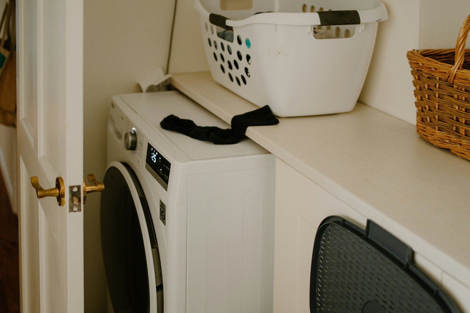 Einzelnes Kleidungsstück in einer Waschmaschine